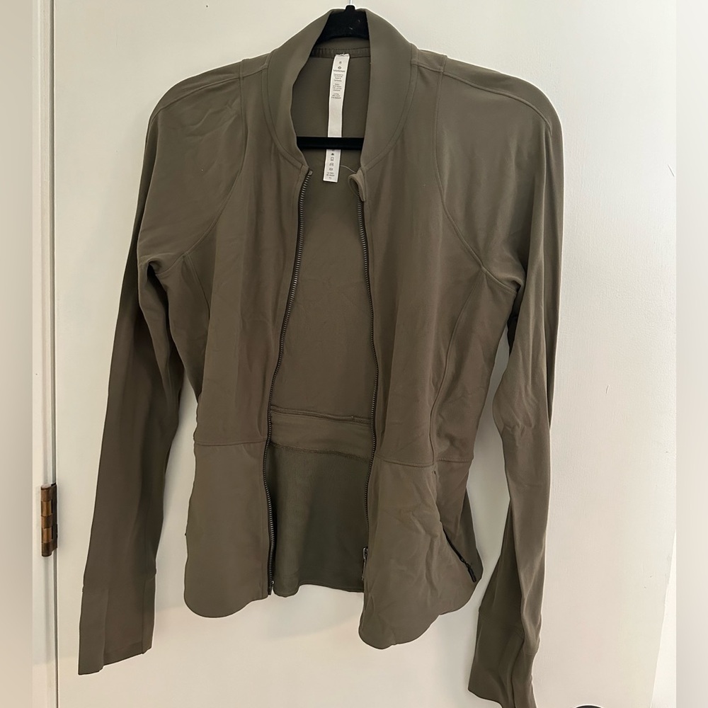 Lululemon The Ease Jacket size 8 army green